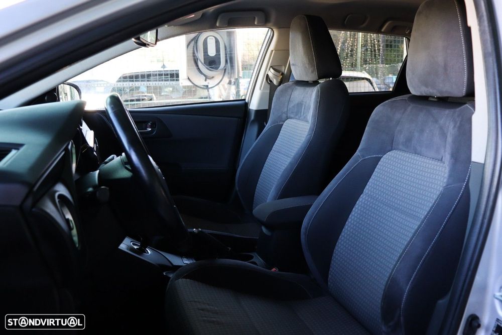 Toyota Auris Touring Sports 1.8 HSD Comfort +P.Techno+P.Sport - 6