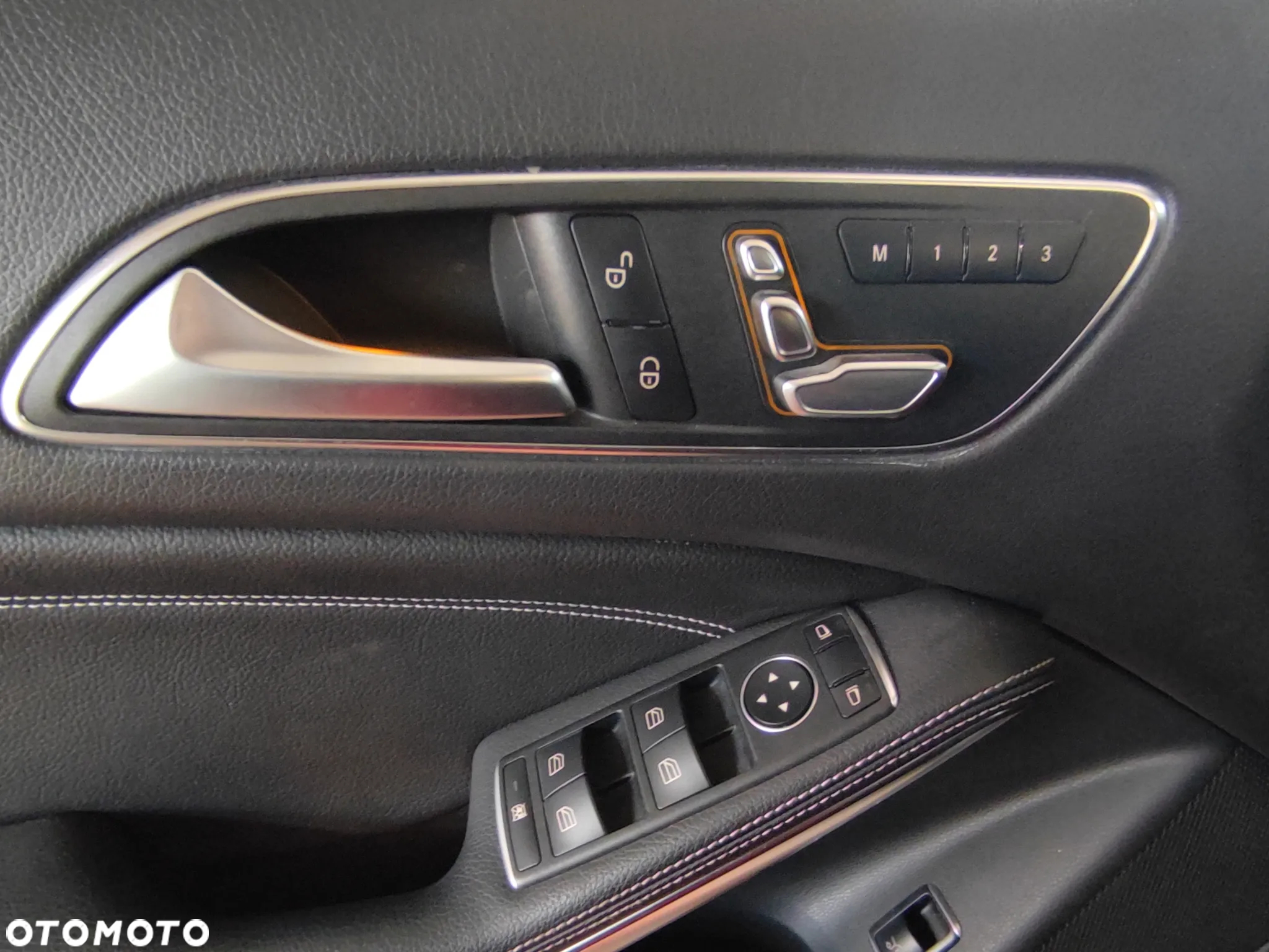 Mercedes-Benz GLA 250 4Matic 7G-DCT - 12