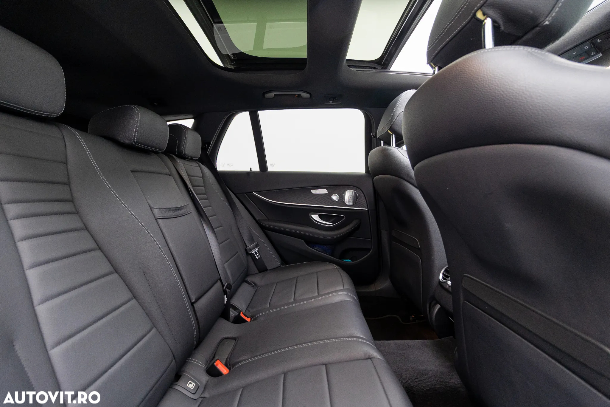 Mercedes-Benz E 220 d 4Matic 9G-TRONIC Avantgarde - 30