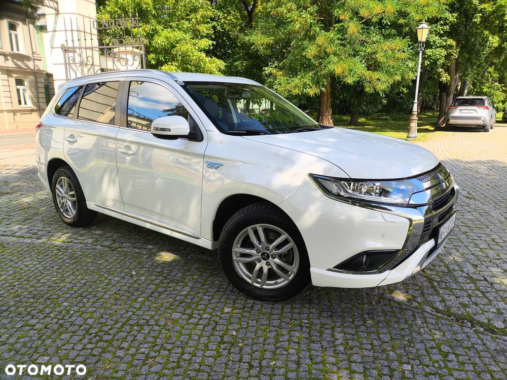 Mitsubishi Outlander 2.4 4WD - 7