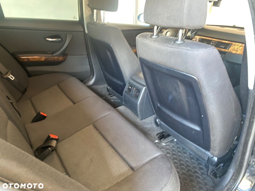 BMW Seria 3 318i - 11