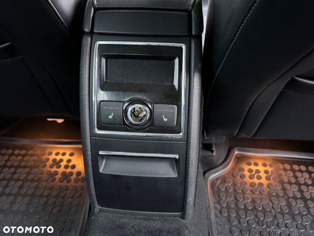 Skoda Superb 1.6 TDI GreenLine - 11