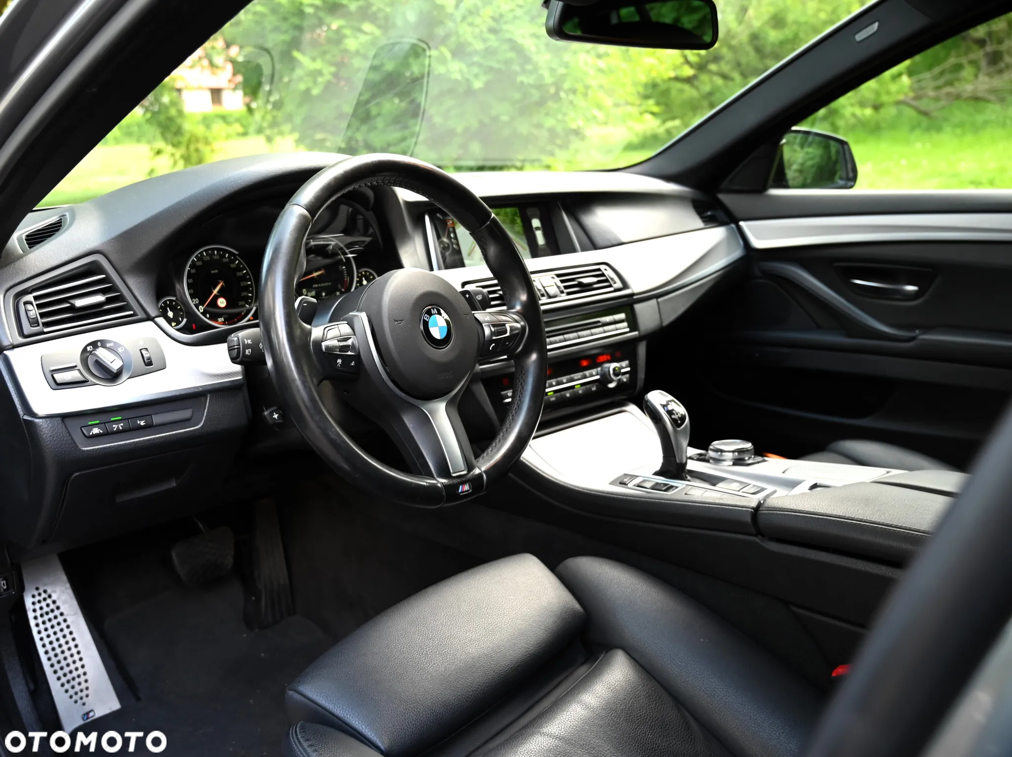 BMW Seria 5 M550d xDrive Touring Sport-Aut - 24
