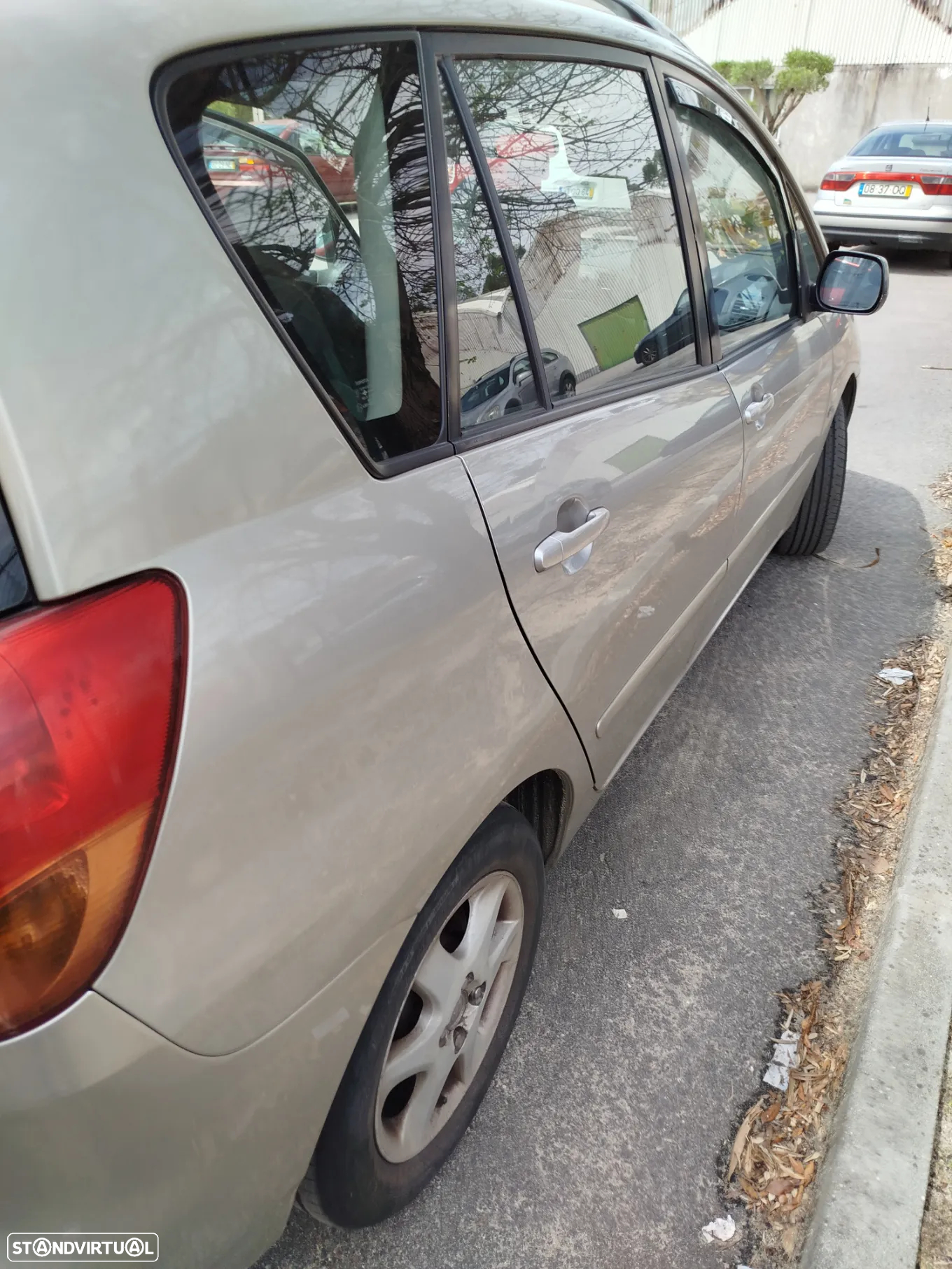 Toyota Corolla Verso 2.0 D-4D Sol - 3