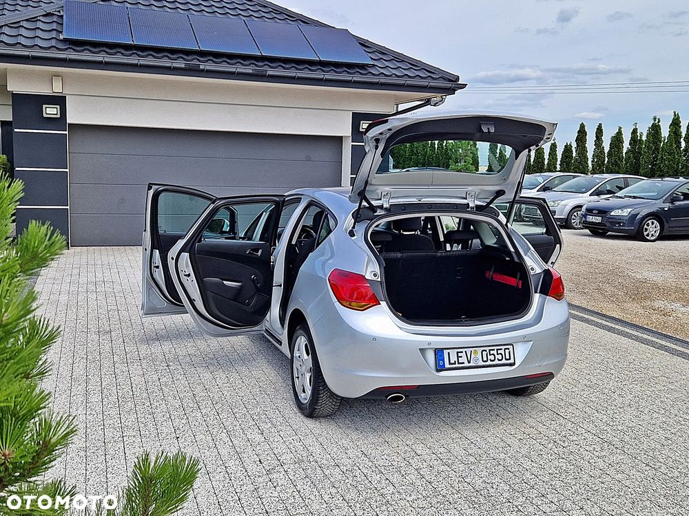 Opel Astra 1.4 Turbo 150 Jahre - 8