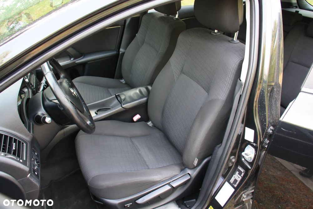 Toyota Avensis 1.8 Executive - 11