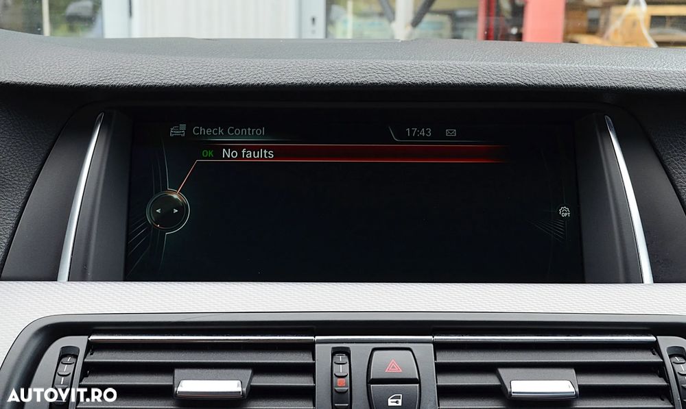 BMW Seria 5 520d xDrive Aut. - 30