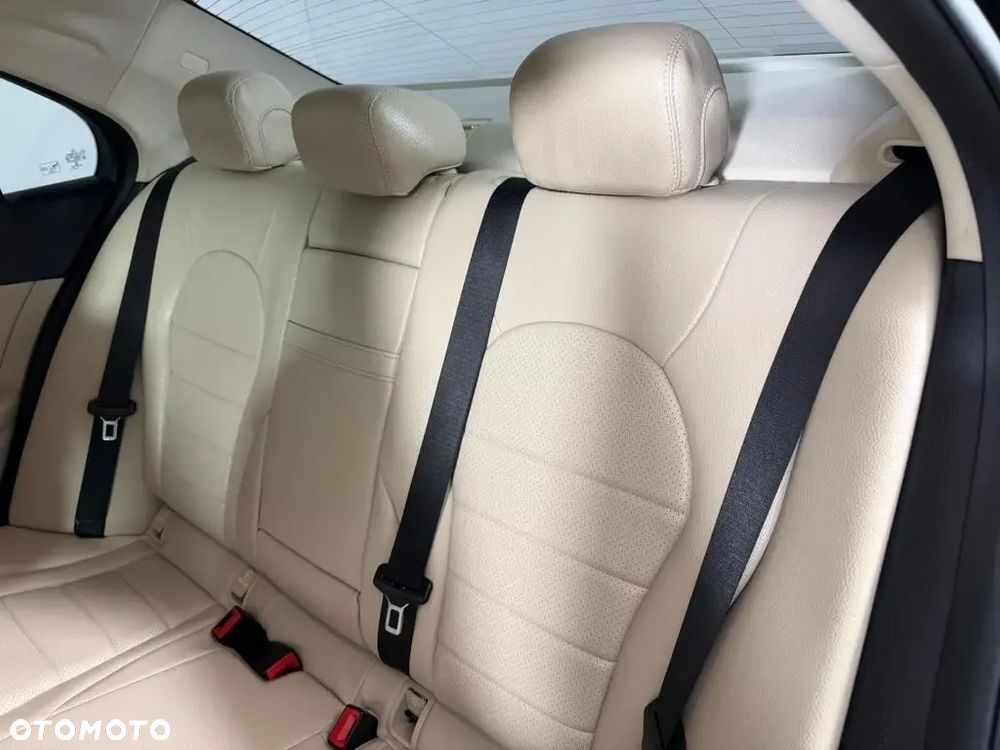 Mercedes-Benz Klasa C 300 7G-TRONIC AMG Line - 10