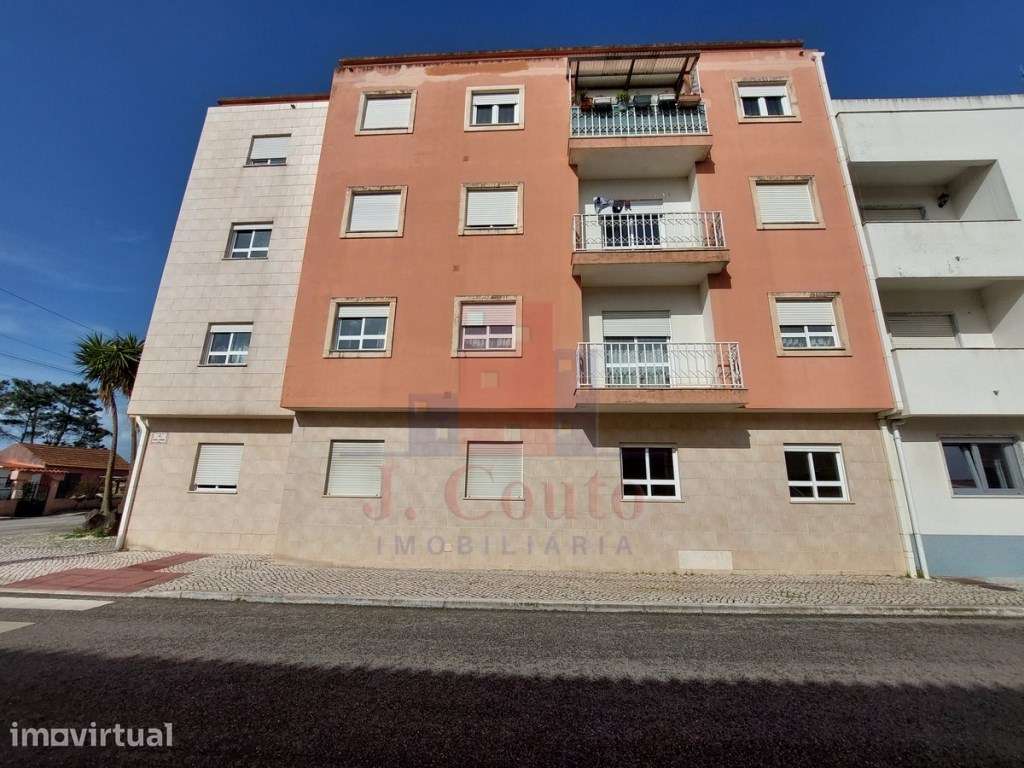 Apartamento T2 com Terraço em Caldas da Rainha - Grande imagem: 2/26