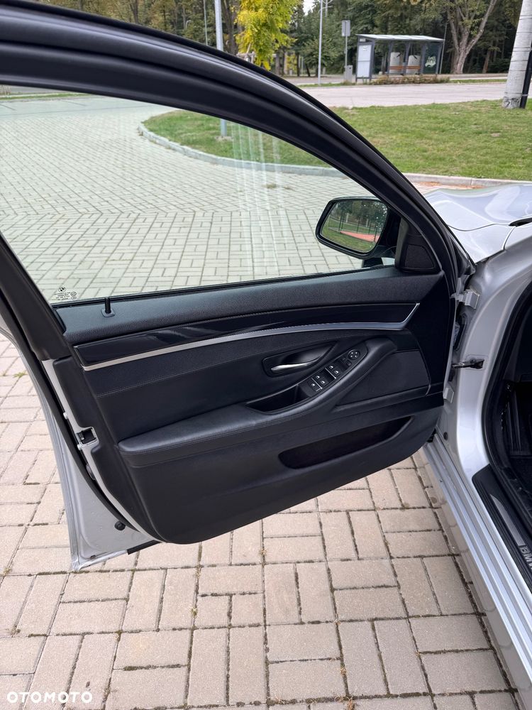 BMW Seria 5 530d xDrive - 13