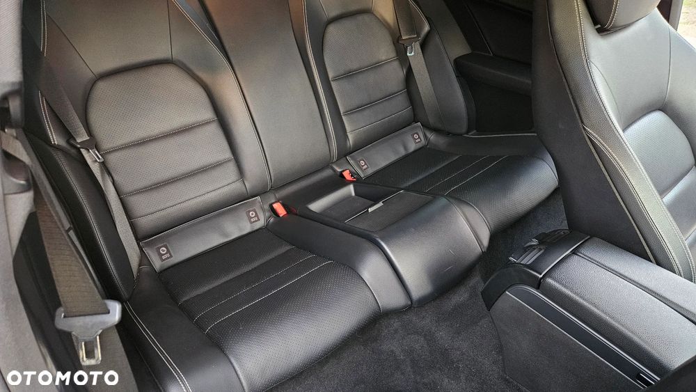 Mercedes-Benz Klasa C 180 CGI BlueEff - 26