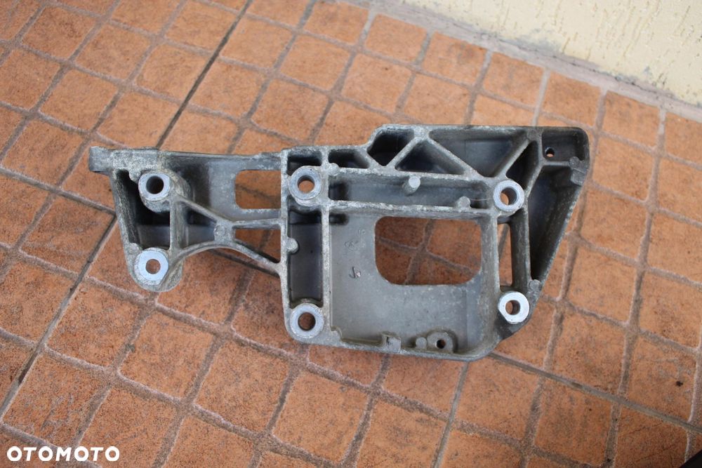 ŁAPA PODSTAWA ALTERNATORA VW GOLF V 1.6 06F903143F - 3