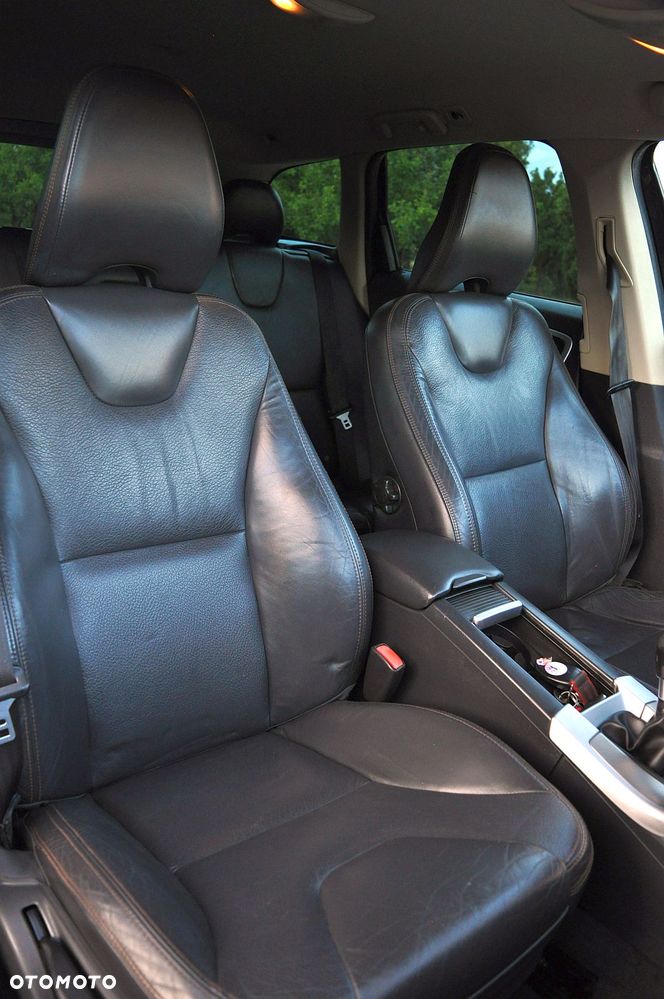 Volvo XC 60 2.4D AWD Momentum - 30