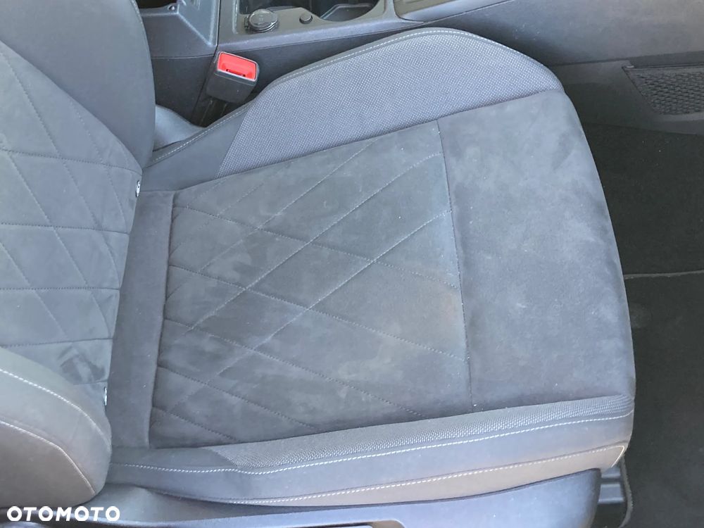 Volkswagen Golf 1.5 eTSI OPF DSG Style - 30