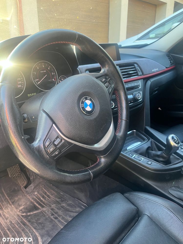 BMW Seria 3 320d Sport Line - 10