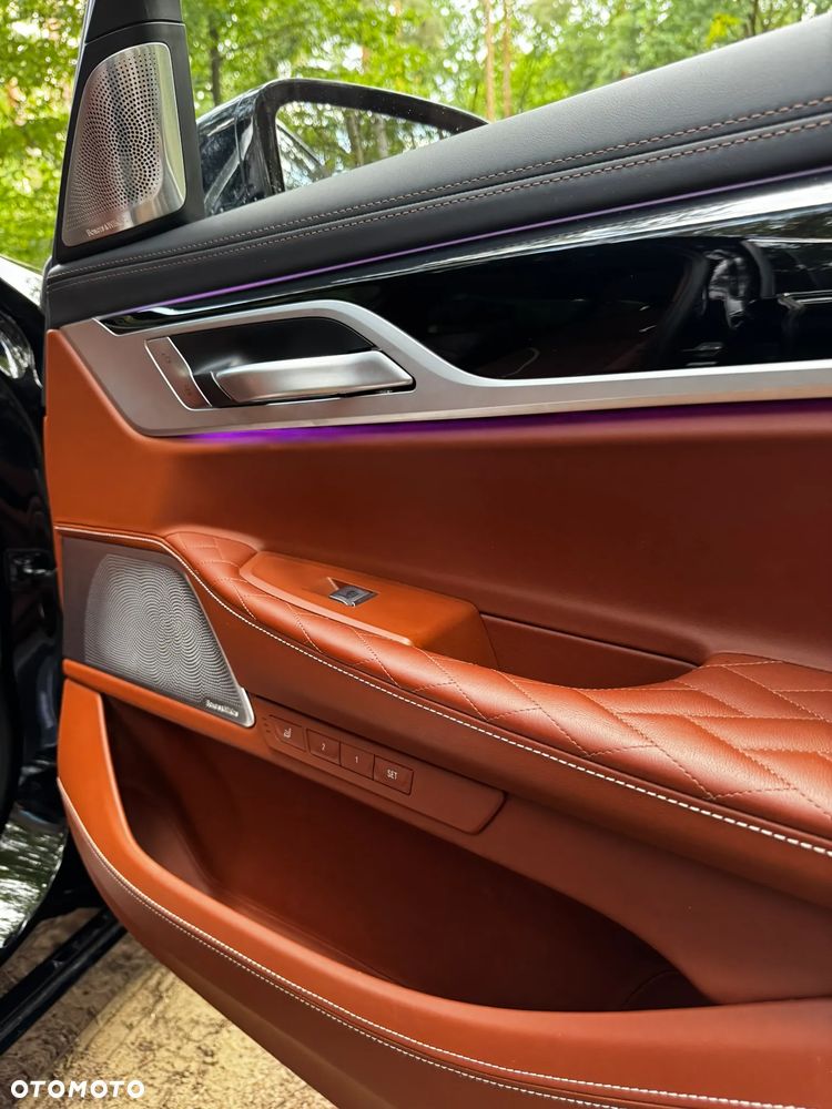 BMW Seria 7 745e - 11