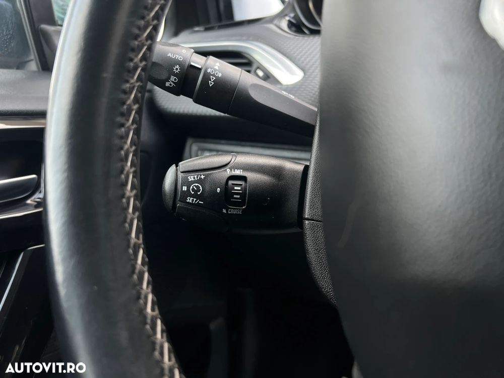 Peugeot 208 PureTech 110 Stop & Start Allure - 19