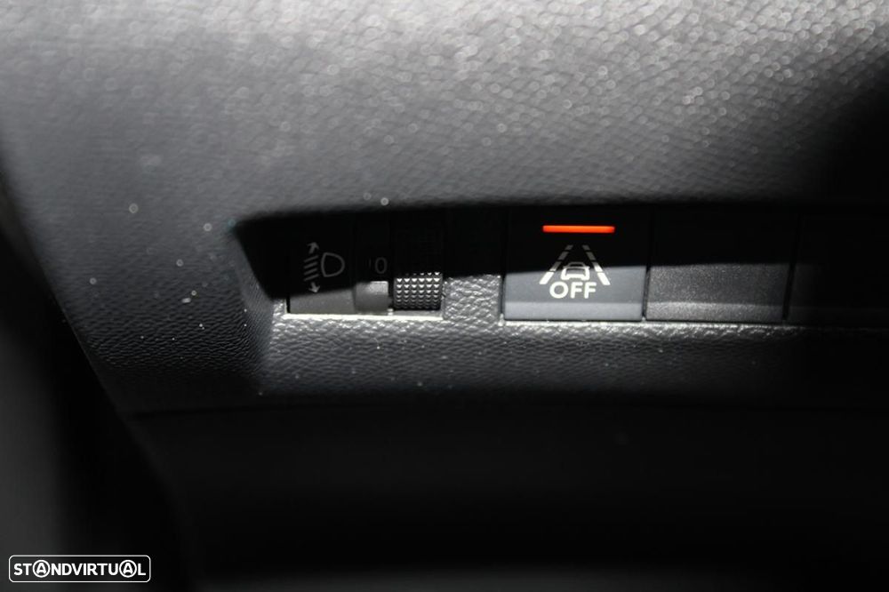 Peugeot e-2008 Allure - 30