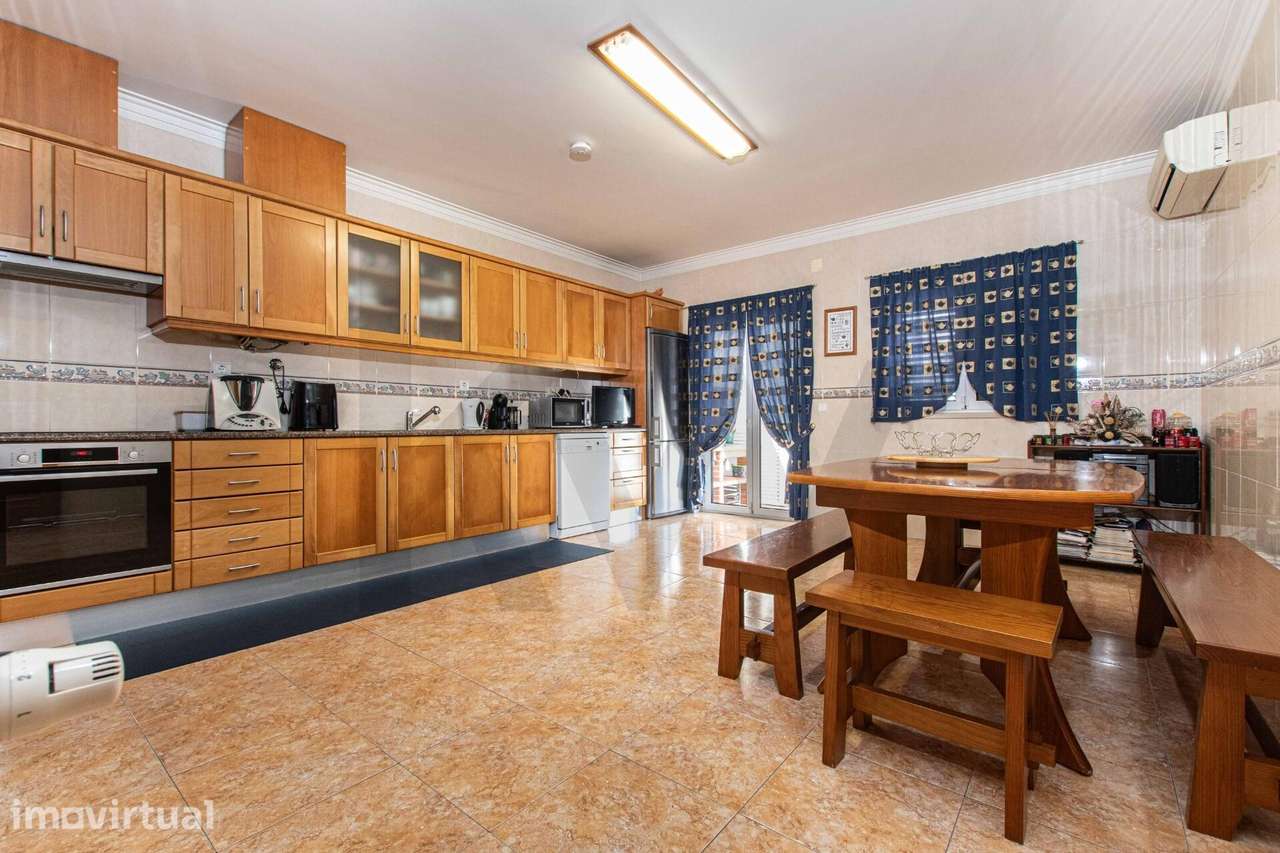Moradia isolada T4 com 275 m2 num lote de 520 m2 e garagem — Arruda do - Grande imagem: 5/50