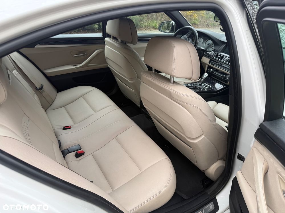 BMW Seria 5 525d xDrive Luxury Line - 10