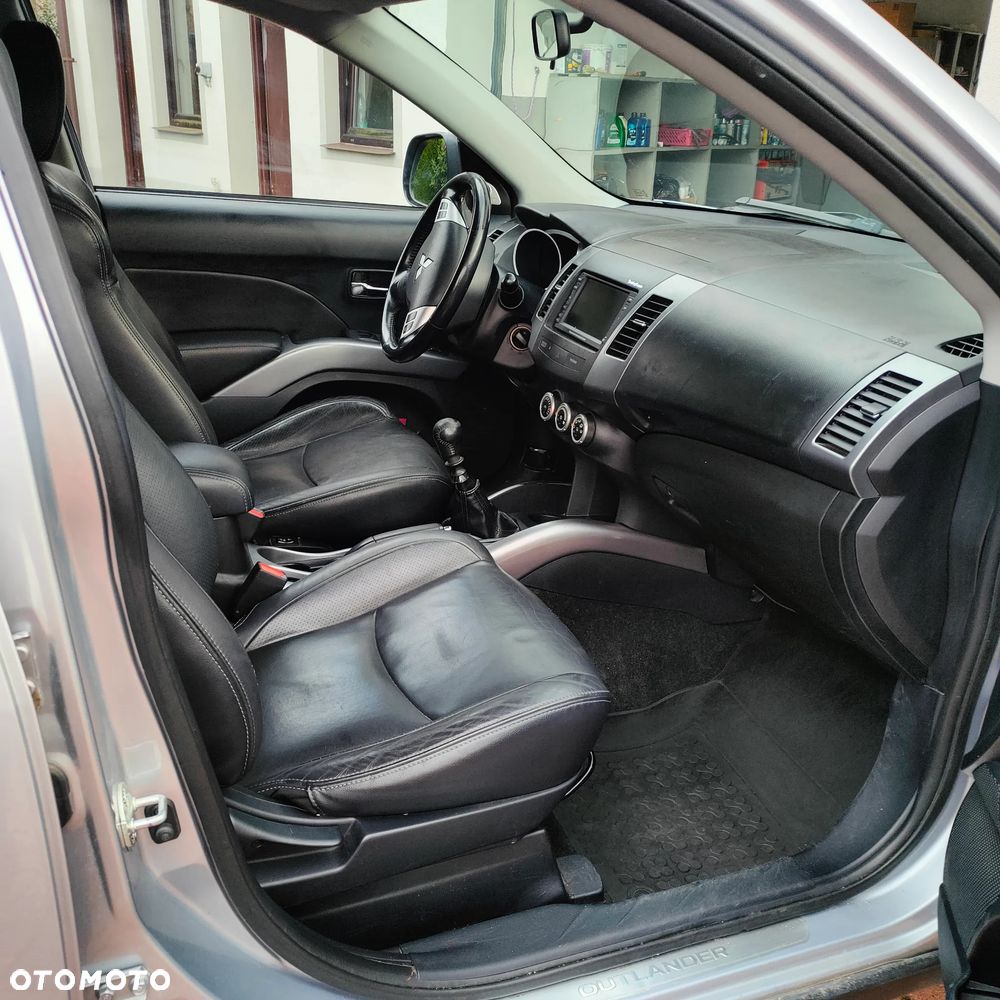 Mitsubishi Outlander 2.2 DID Instyle NAVI - 10