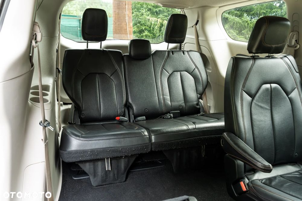 Chrysler Pacifica - 39