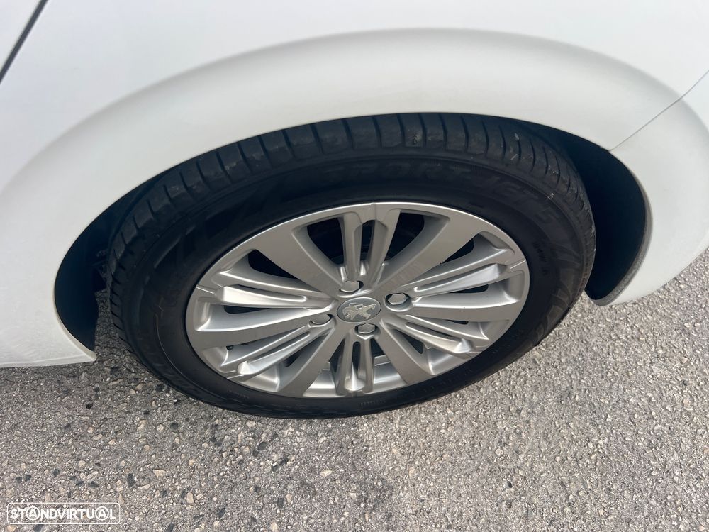 Peugeot 208 1.2 PureTech Style - 22