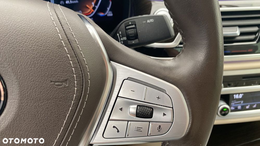 BMW Seria 7 730d xDrive mHEV - 21