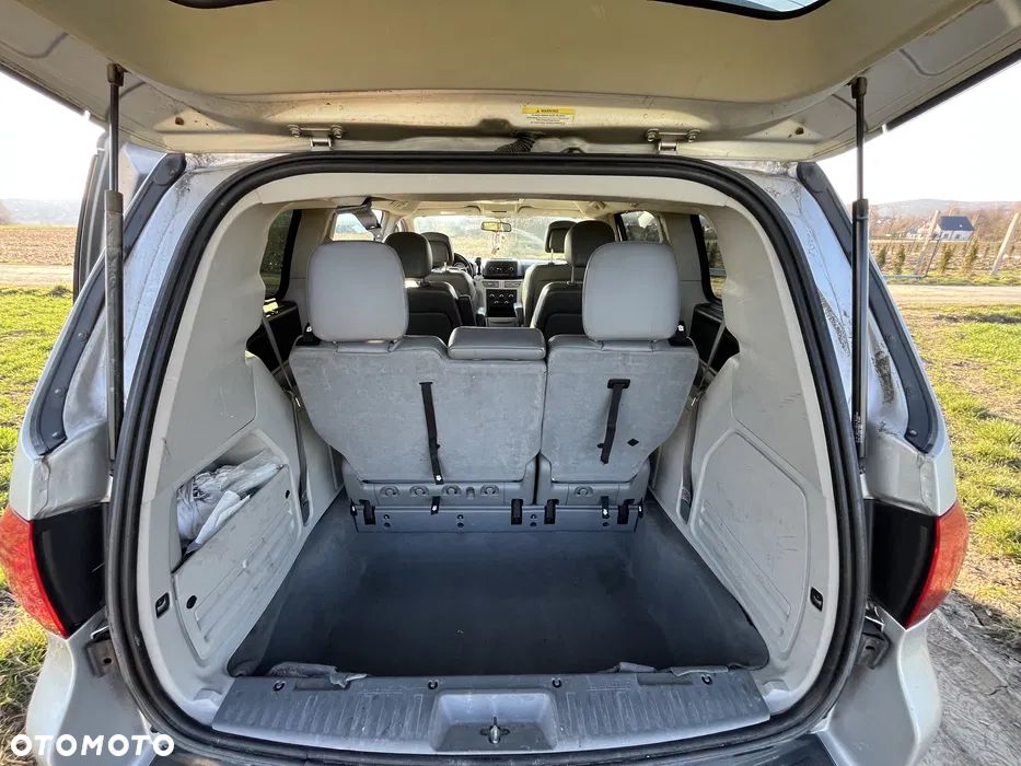 Volkswagen Routan - 7