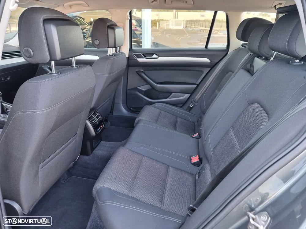 VW Passat Variant 2.0 TDI Confortline - 28