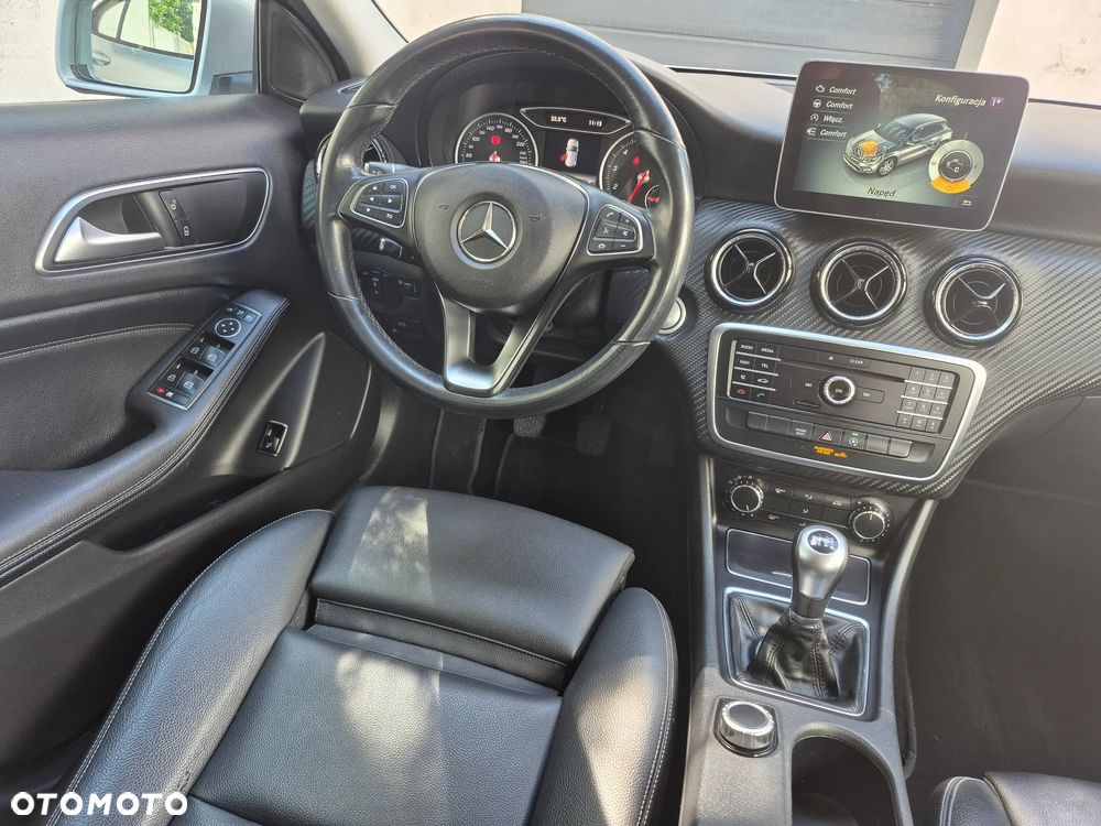 Mercedes-Benz GLA 180 Style - 28