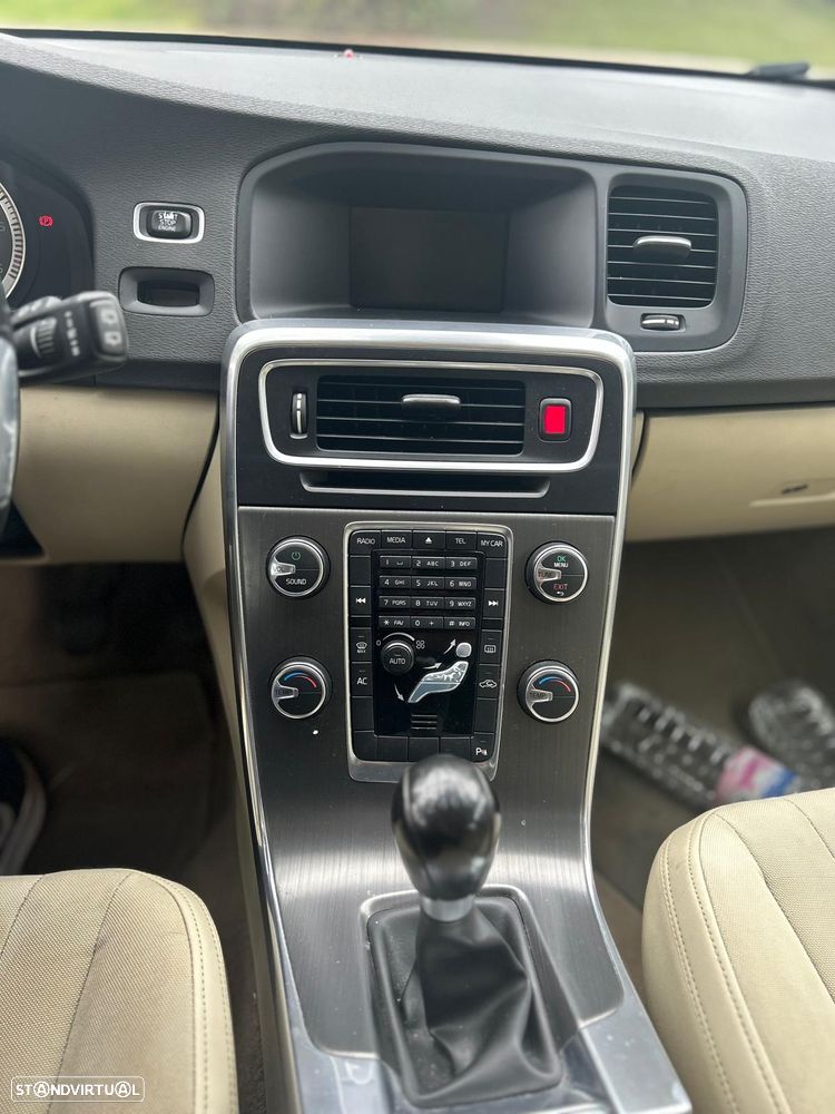 Volvo V60 2.0 D3 Momentum - 7