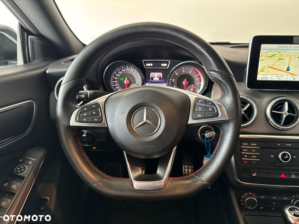 Mercedes-Benz CLA 180 AMG Line - 27