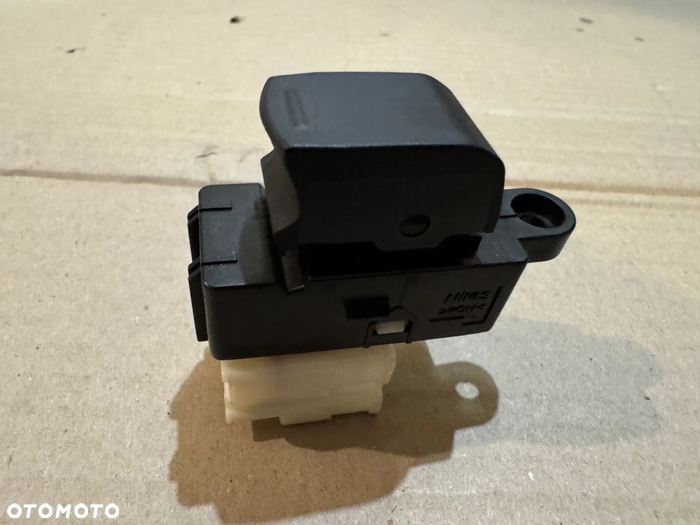 Przełącznik szyby prawy tył Suzuki SX4 S-Cross 2021- OE - 1