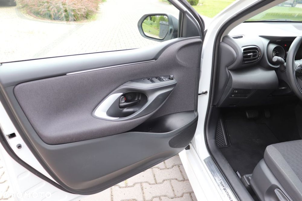 Toyota Yaris 1.5 VVT-i Team Deutschland - 11