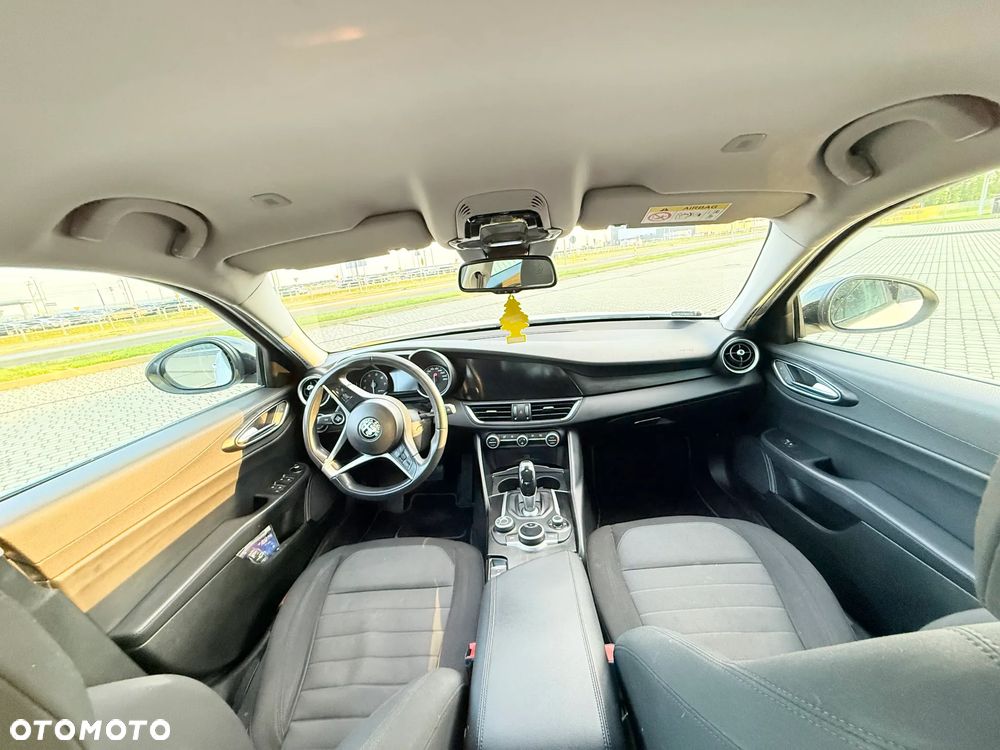 Alfa Romeo Giulia 2.0 Turbo Veloce - 25