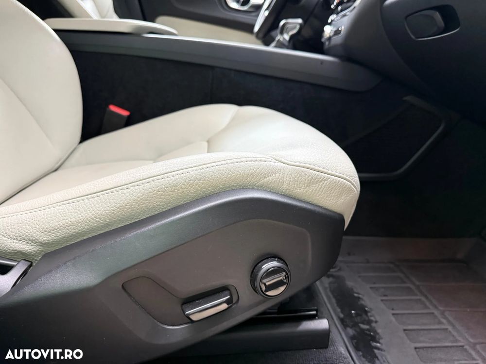 Volvo XC 60 D4 Momentum - 32