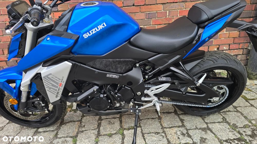 Suzuki GSX - 7