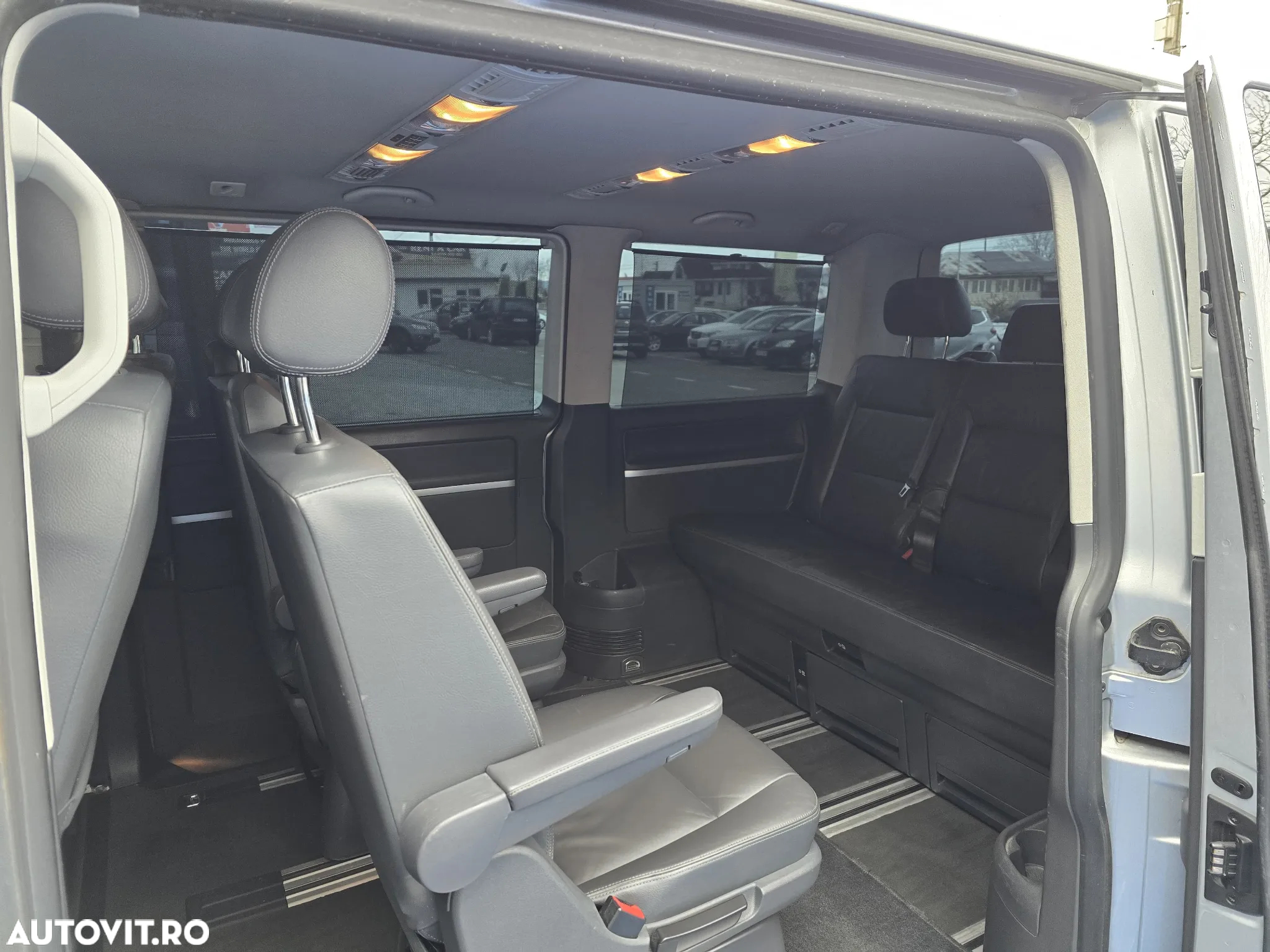 Volkswagen Caravelle - 11