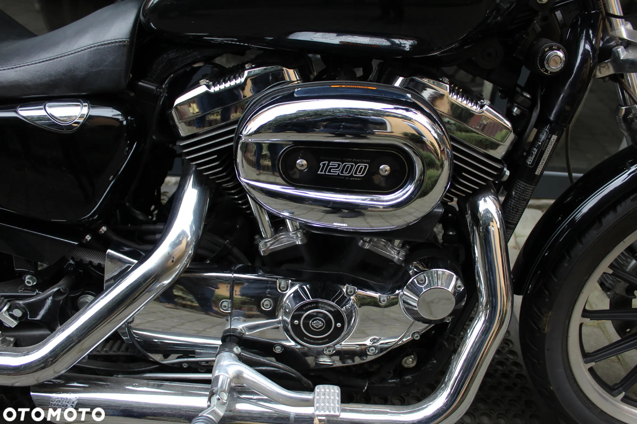 Harley-Davidson Sportster Custom 1200C - 11