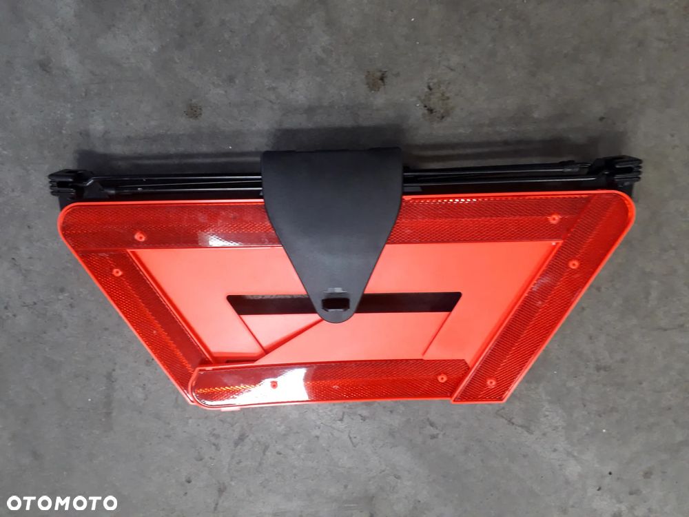 trójkąt ostrzegawczy sedan A6 C6 2.0 FSI TFSI BPJ - 1