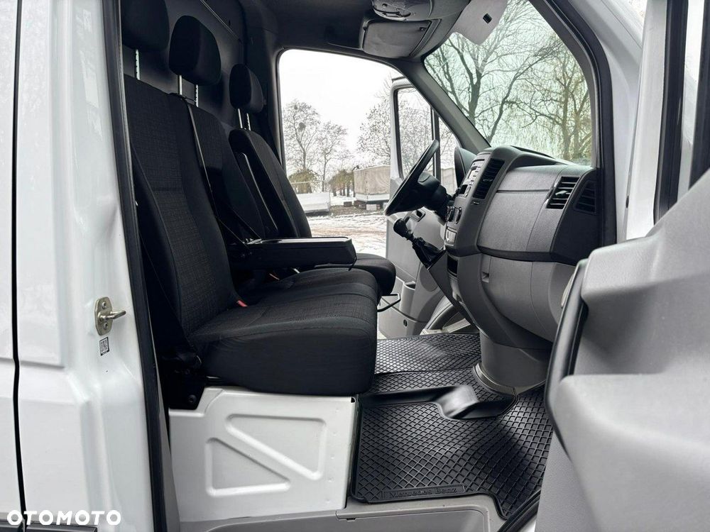 Mercedes-Benz Sprinter - 11
