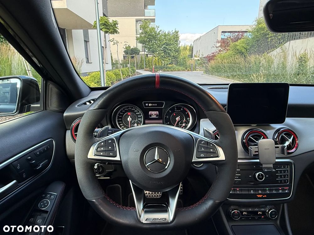 Mercedes-Benz GLA - 13