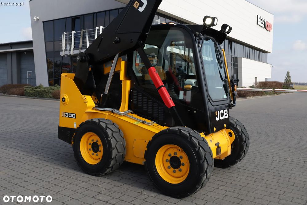 JCB 300 T4 Miniładowarka Skid steer - 17