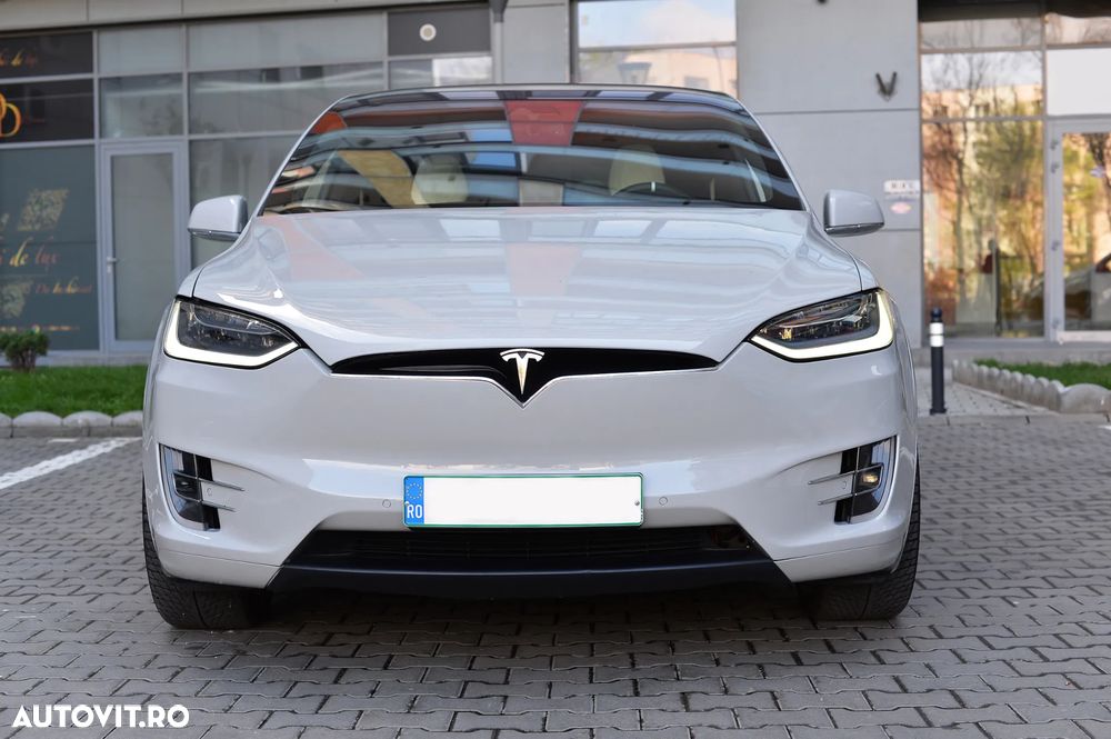 Tesla Model X - 1