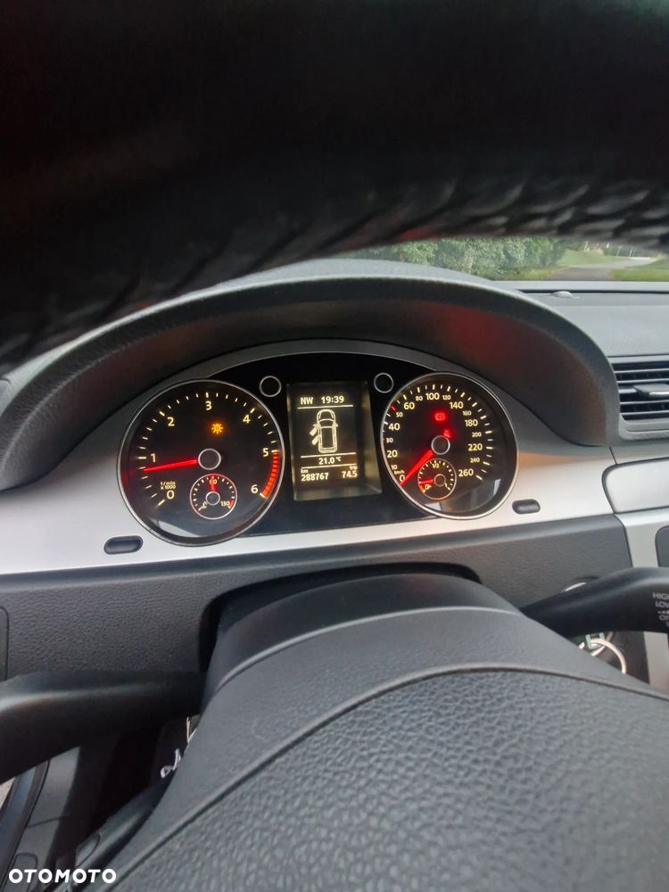 Volkswagen Passat 2.0 TDI DPF R-Line Edition - 11