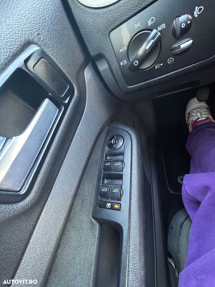 Ford Focus 1.6 Ti-VCT Ghia - 17