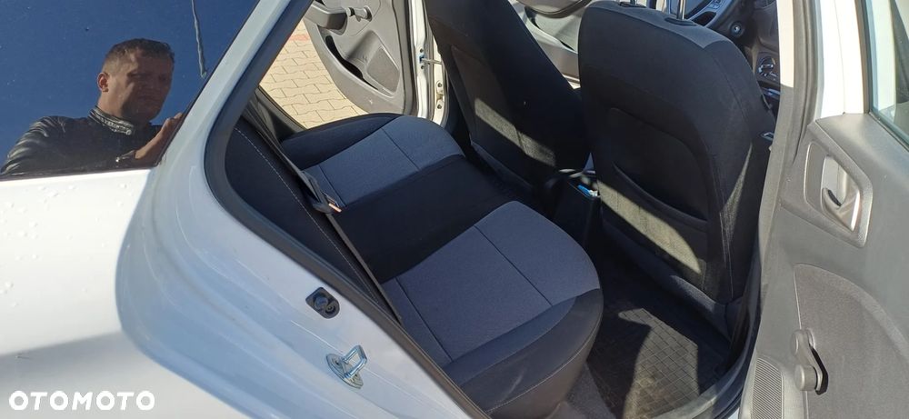 Hyundai i20 - 12