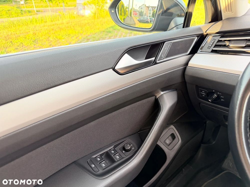 Volkswagen Passat 2.0 TDI SCR Comfortline DSG - 13