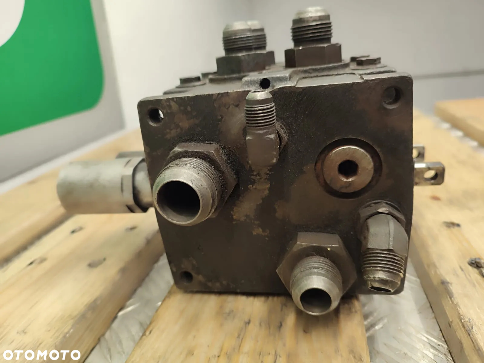 Rozdzielacz hydrauliczny 161B0003 FERMEC 860 - 7